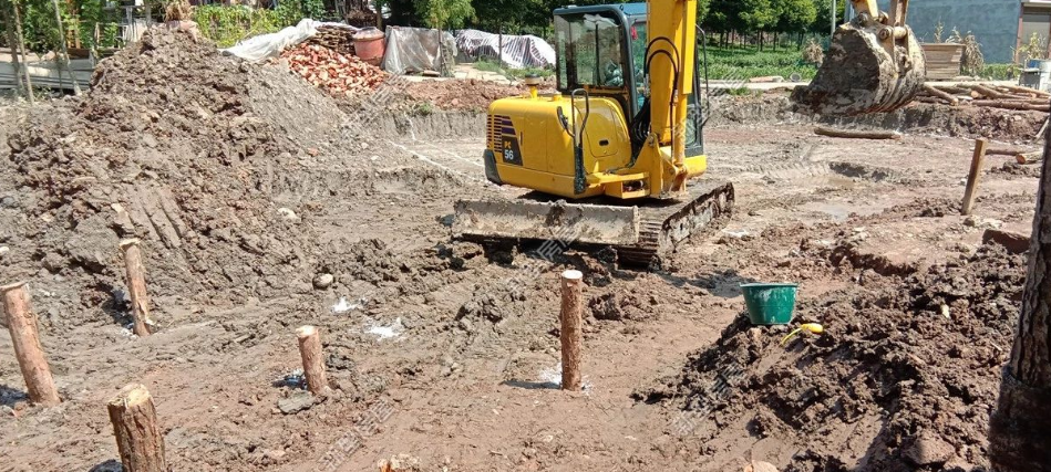 如何用松木樁在農(nóng)村宅基地打基礎？