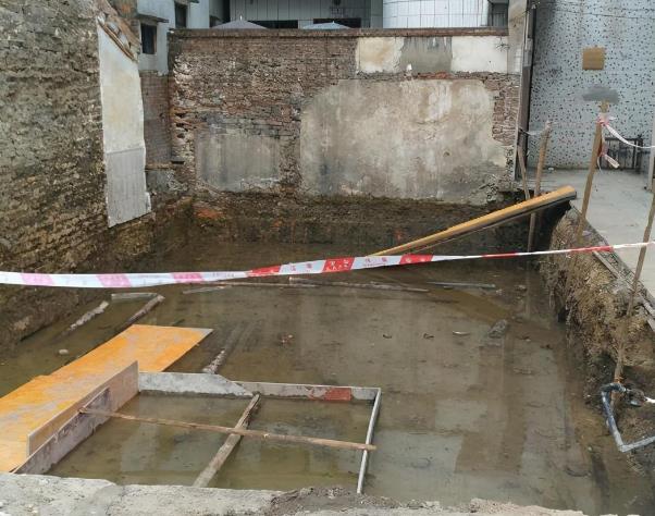 松木樁+筏板基礎(chǔ)才是基礎(chǔ)中的“戰(zhàn)斗機(jī)”，沒(méi)見(jiàn)過(guò)的朋友開(kāi)開(kāi)眼界