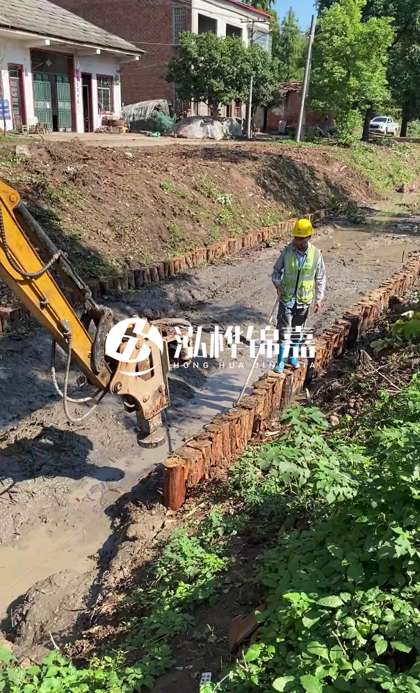 寧德河道清淤專業(yè)施工-挖掘機(jī)清理河底淤泥的深度如何控制？