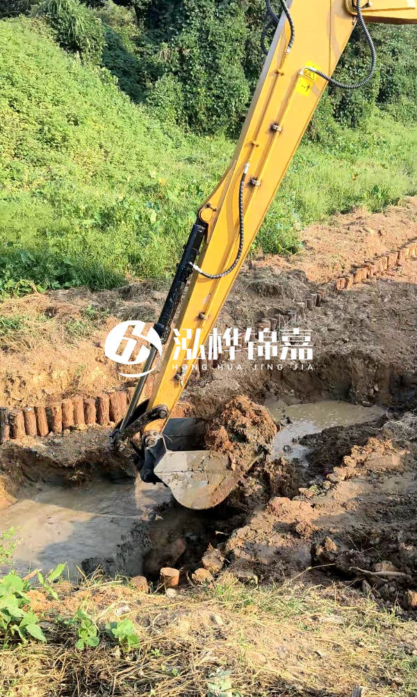龍巖河道清淤專業(yè)施工-挖機(jī)清淤的效率怎么樣？