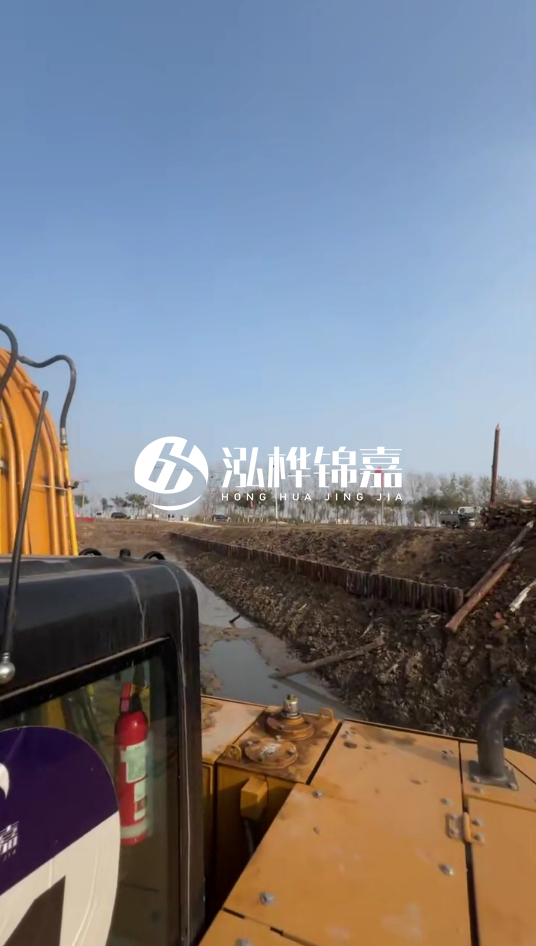 三門峽挖機打木樁專業(yè)施工-松木樁打樁木價格含運輸成本嗎？