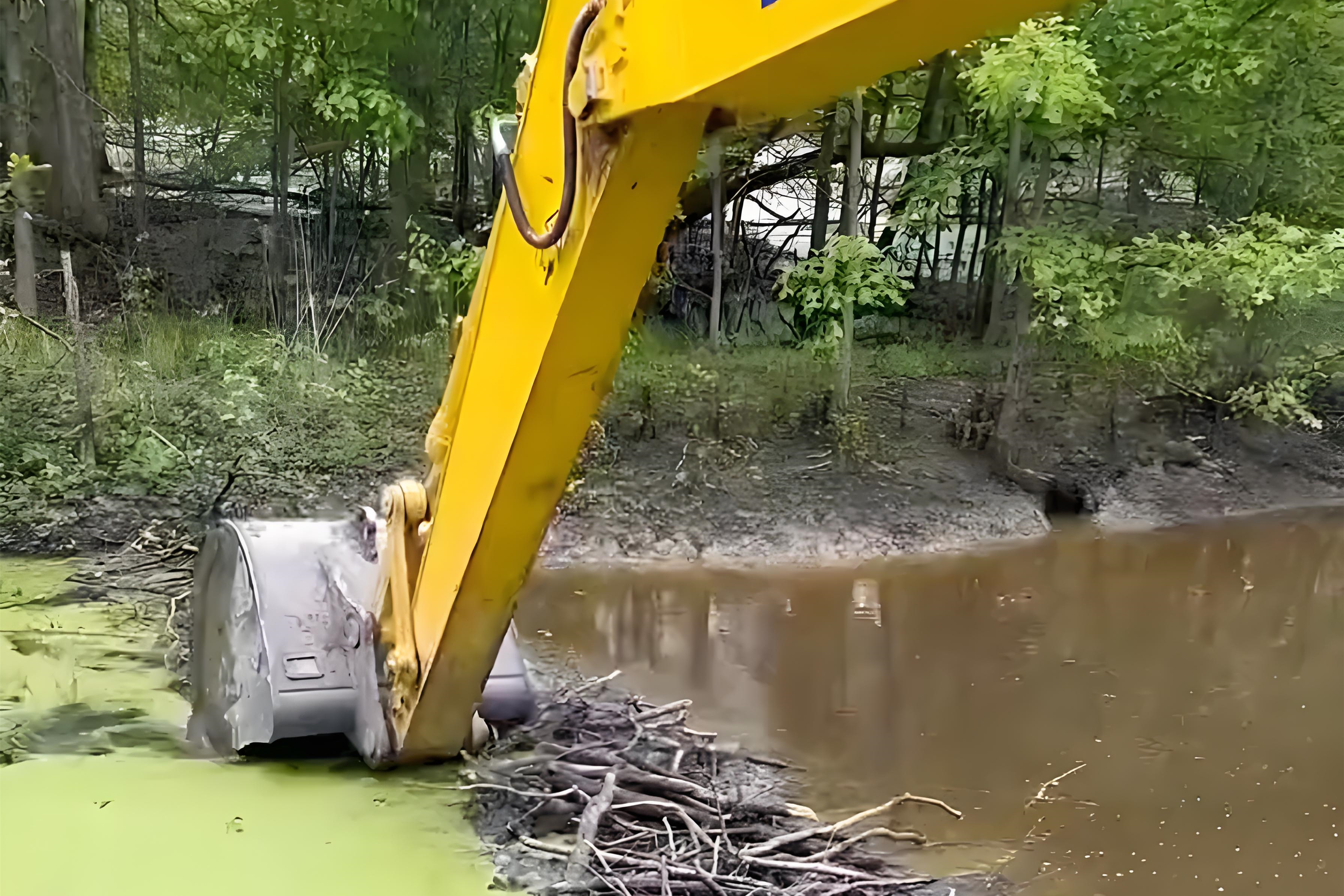 益陽水挖清淤團(tuán)隊(duì)泓樺錦嘉-水塘清淤中遇到大量垃圾如何處理？