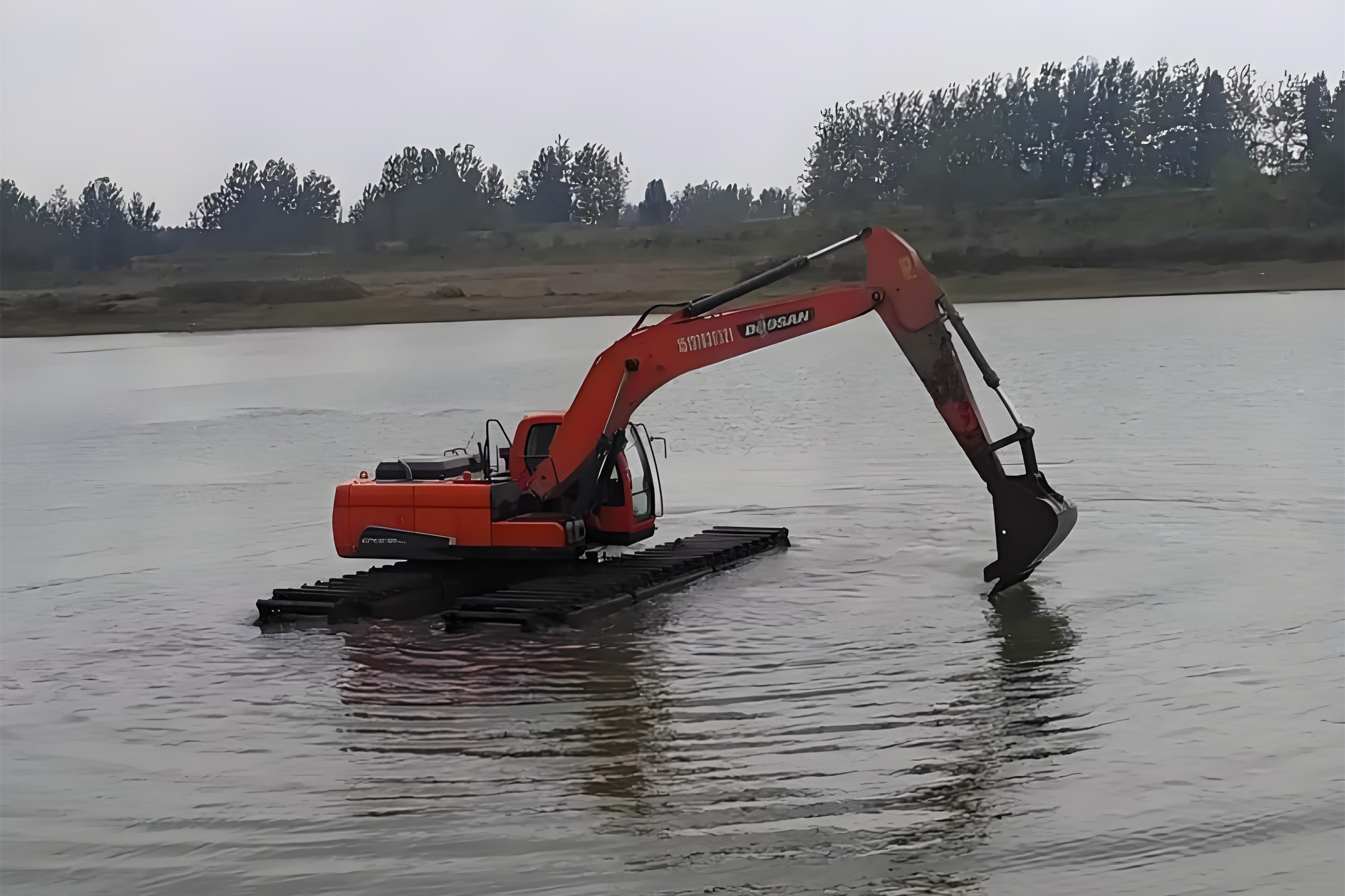 南昌水挖清淤團(tuán)隊(duì)泓樺錦嘉-大面積沼澤地清淤總價(jià)一般什么范圍？