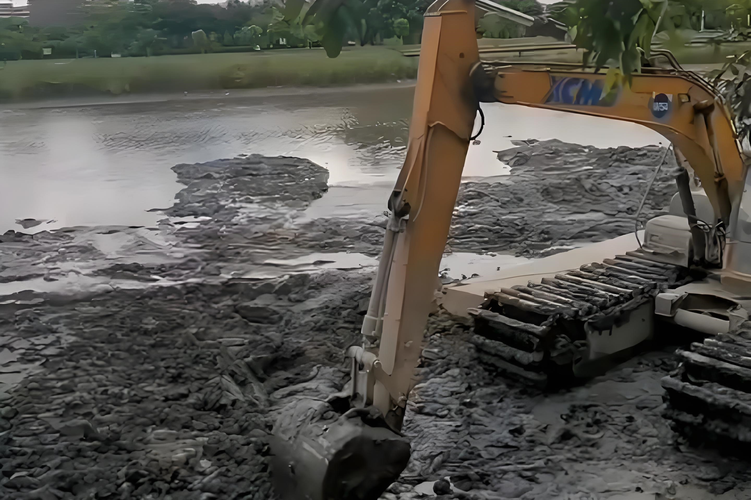 廣東東莞挖機(jī)清淤施工隊(duì)-水塘清淤需要請(qǐng)專業(yè)隊(duì)伍嗎？