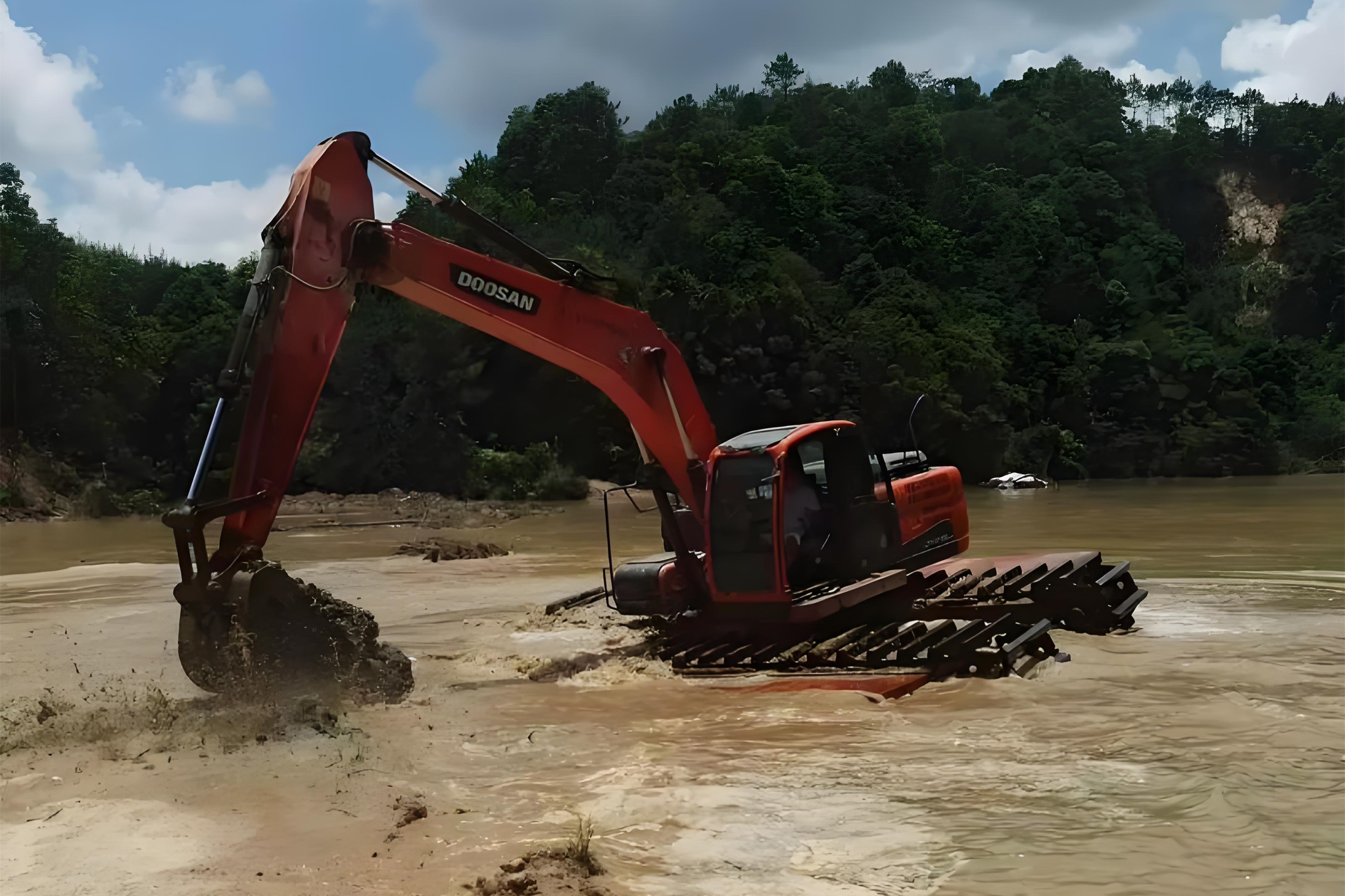 浙江杭州挖機(jī)清淤施工隊(duì)-沼澤地清淤需要先排水嗎？