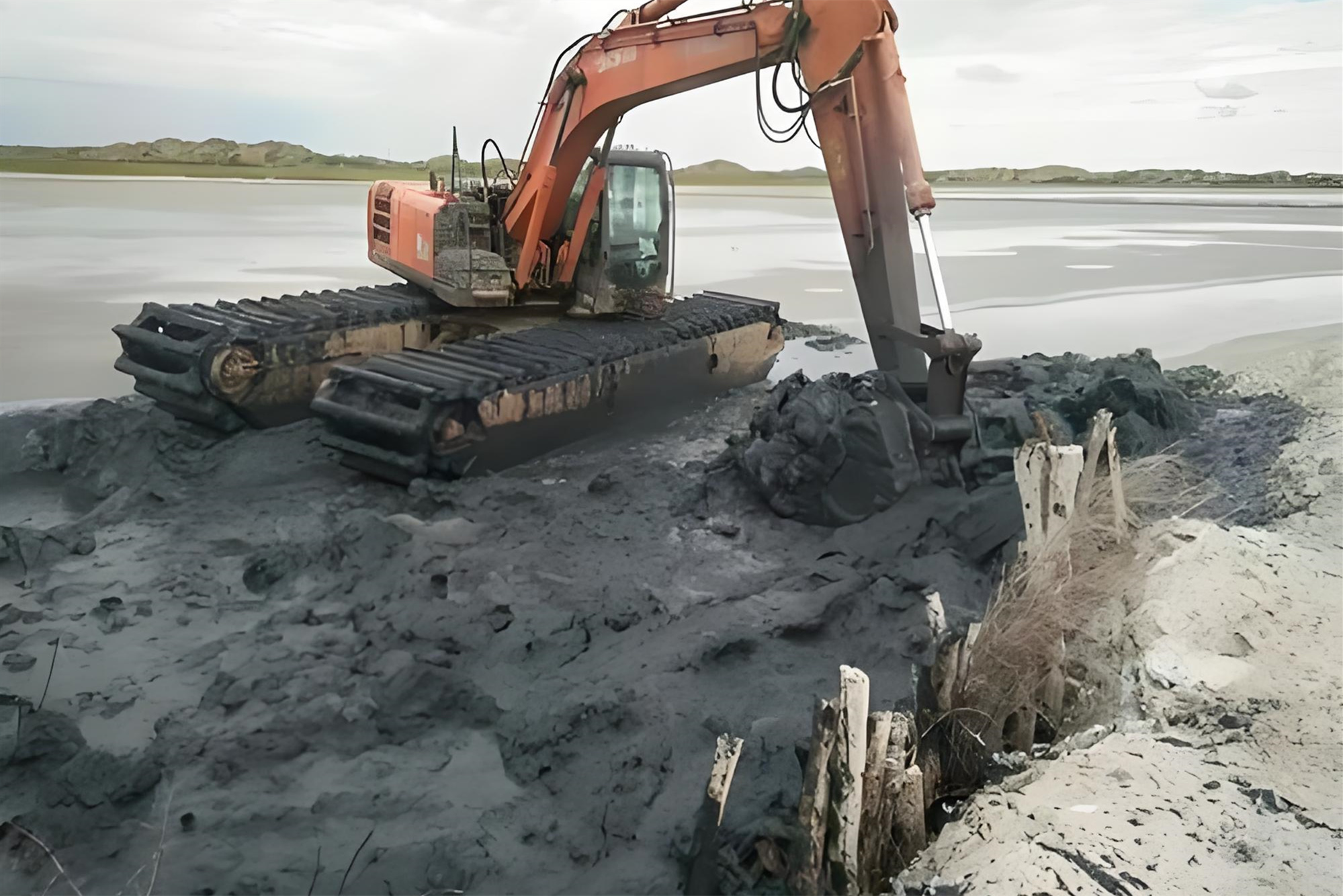 北京昌平區(qū)水上挖機(jī)清淤隊(duì)-挖機(jī)清淤效率受哪些因素影響？