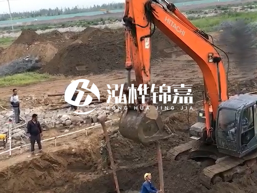 松木樁批發(fā)廠家泓樺錦嘉 - 生態(tài)河道木樁施工需要注意什么？