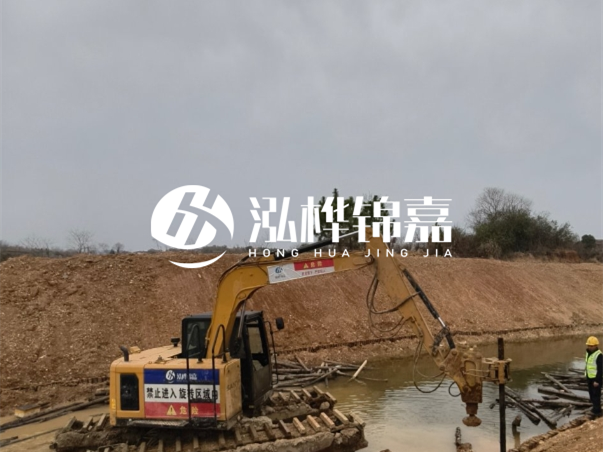 松木樁批發(fā)廠家泓樺錦嘉-河道駁岸樁選松木還是杉木更經(jīng)濟(jì)？